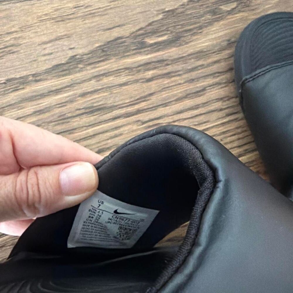 Nike Women's Black Slides - Picture 2 of 2